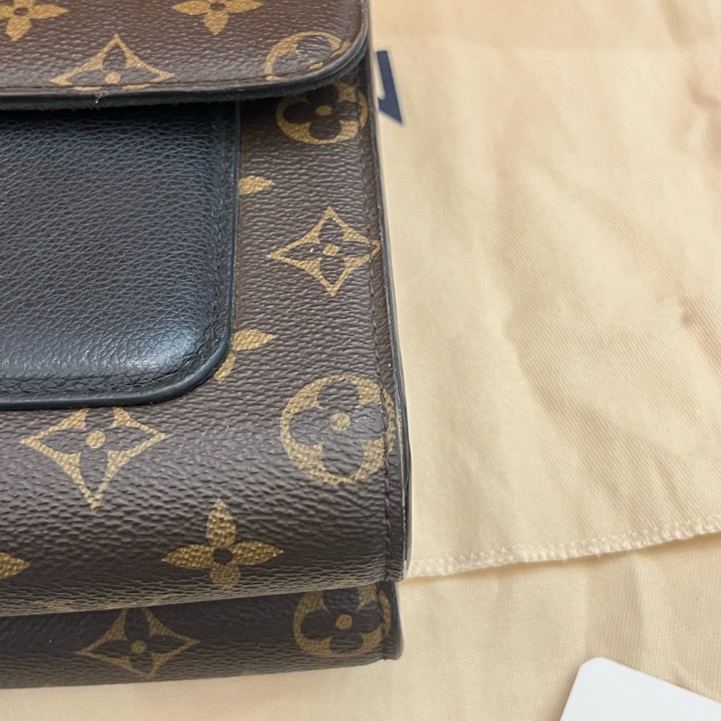 Lv 路易威登Victoire 維多利亞 黑色牛皮拼老花 尺寸約27*17*10-7