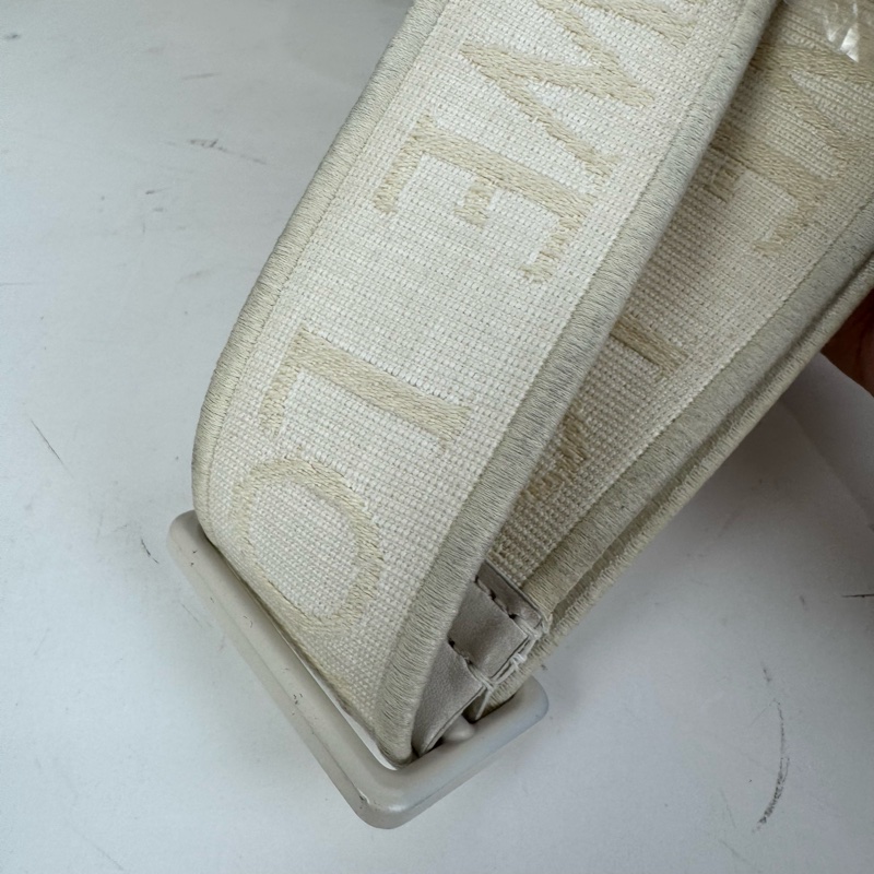 Loewe 中號 白puzzle寬肩帶經典款-2