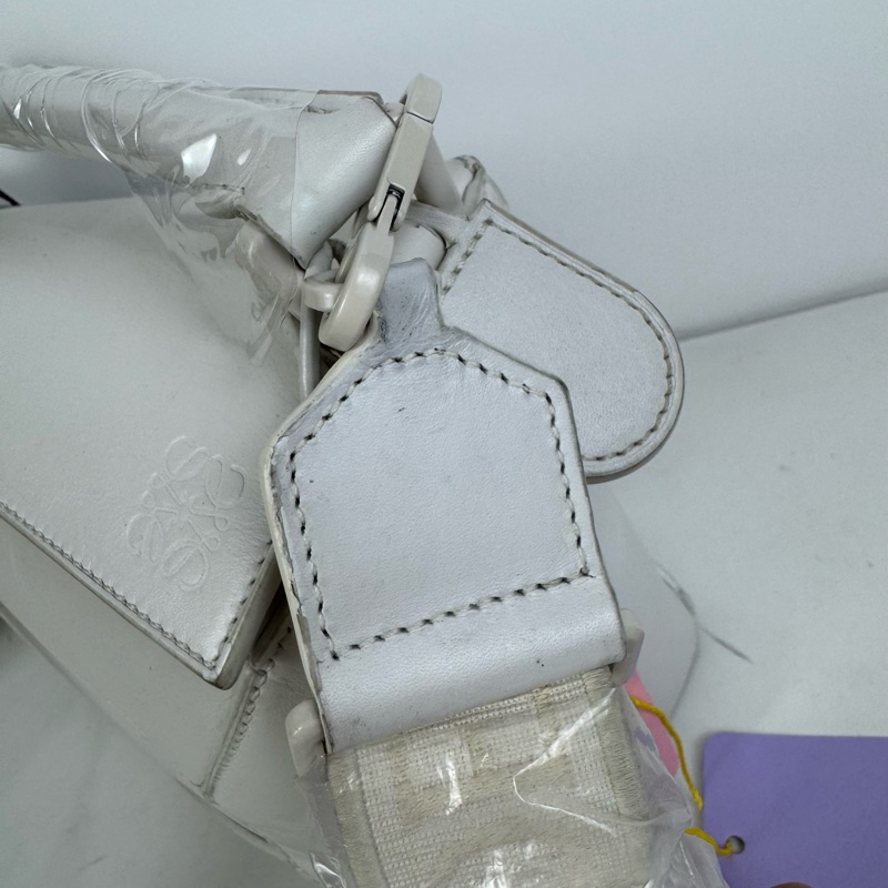 Loewe 中號 白puzzle寬肩帶經典款-3