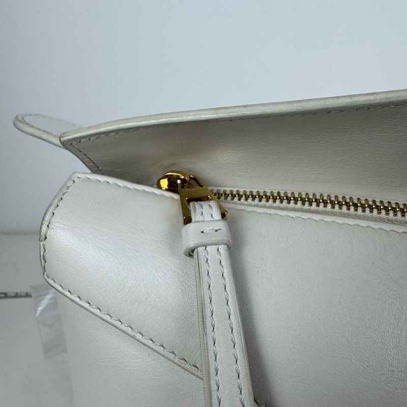 Loewe 中號 白puzzle寬肩帶經典款-8