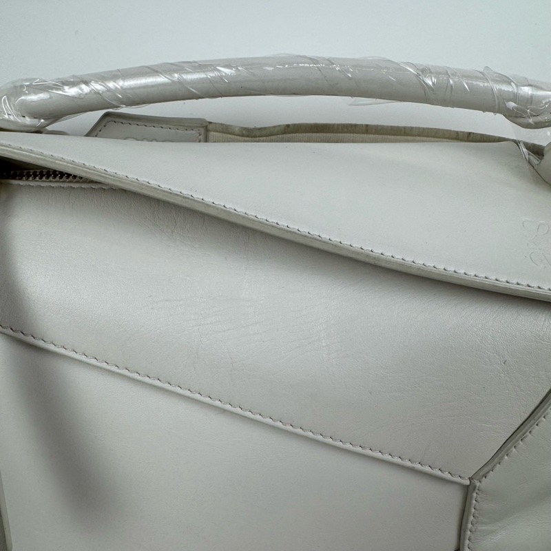 Loewe 中號 白puzzle寬肩帶經典款-14