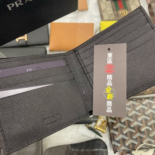 東區正精品㊣PRADA 2MO513 全新黑色防刮皮銀色小三角八卡短夾 RZ6159-2