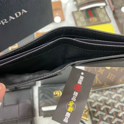 東區正精品㊣PRADA 2MO513 全新黑色防刮皮銀色小三角八卡短夾 RZ6159-3