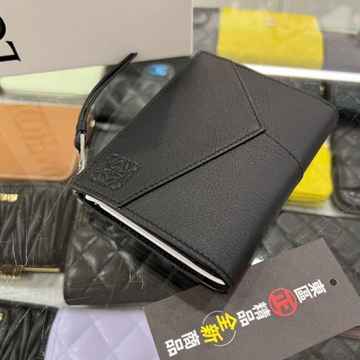 東區正精品㊣LOEWE PUZZLE C510W73X08 全新黑色牛皮拼接全皮對開銀釦拉鍊釦子短夾 RZ6160-7