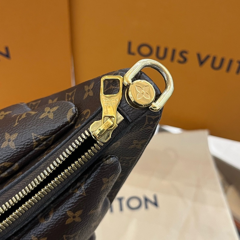 LV x Nigo 聯名 老花滿印拉鍊 帆布塗層鴨子包單肩斜挎包 芯片款 附件：肩帶。-5