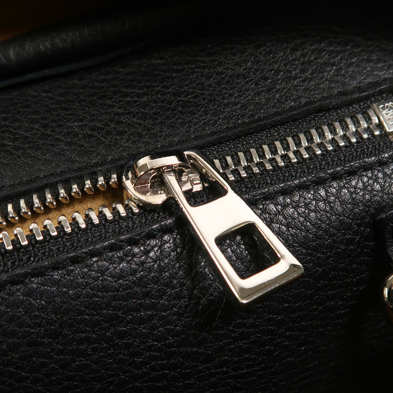 LOEWE 牛皮皮革Amazona 75銀扣手挽肩背兩用袋-15