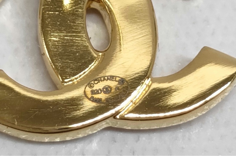 CHANE香奈兒經典雙C復古金「滿版刻字」耳環-5