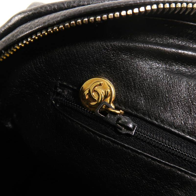 CHANEL 牛皮皮革Chain Shoulder金扣鏈帶肩背袋-15