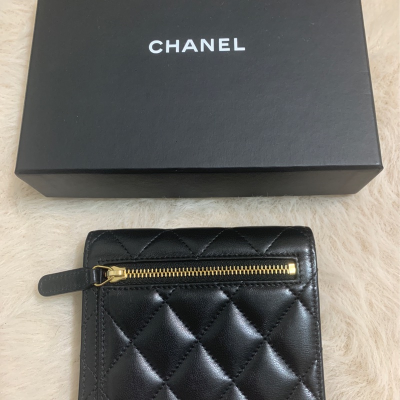 Chanel黑金三折短夾-3