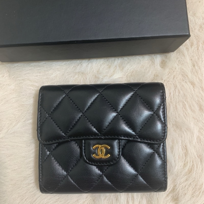 Chanel黑金三折短夾-5