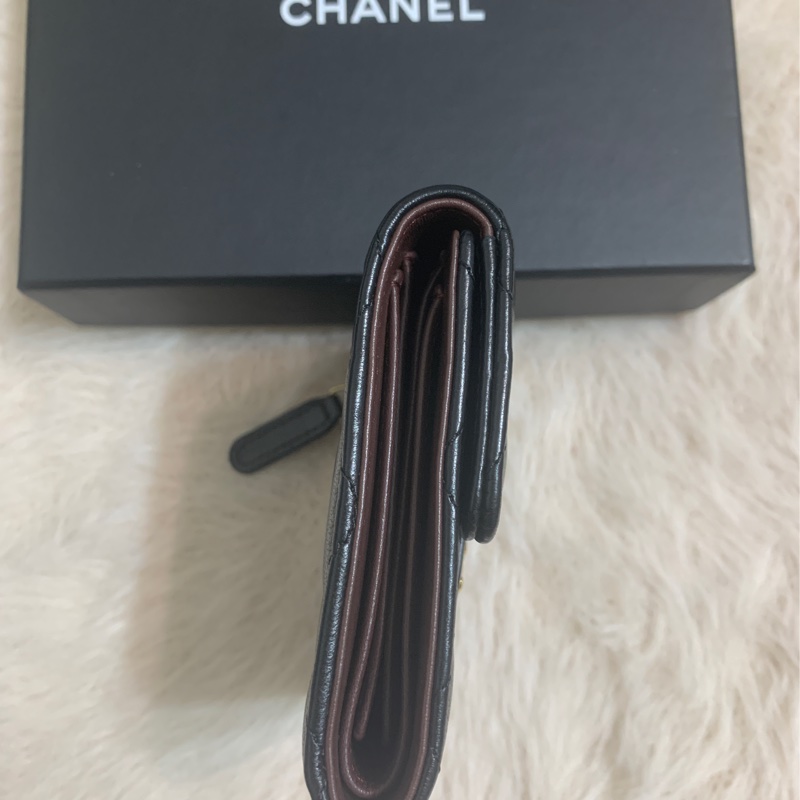 Chanel黑金三折短夾-8