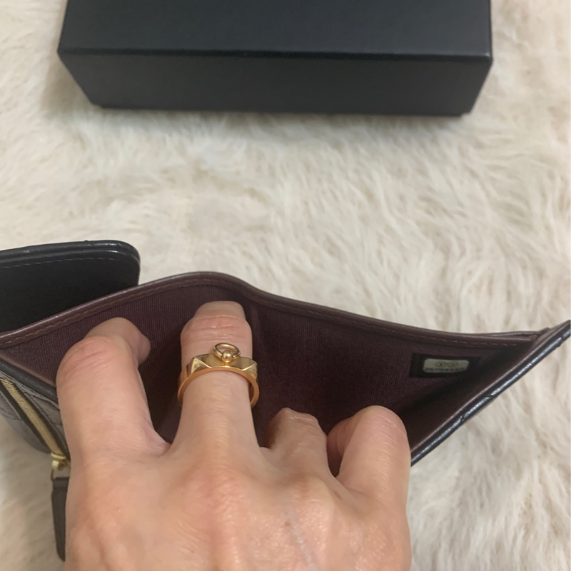 Chanel黑金三折短夾-10