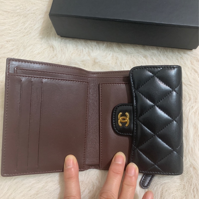 Chanel黑金三折短夾-11