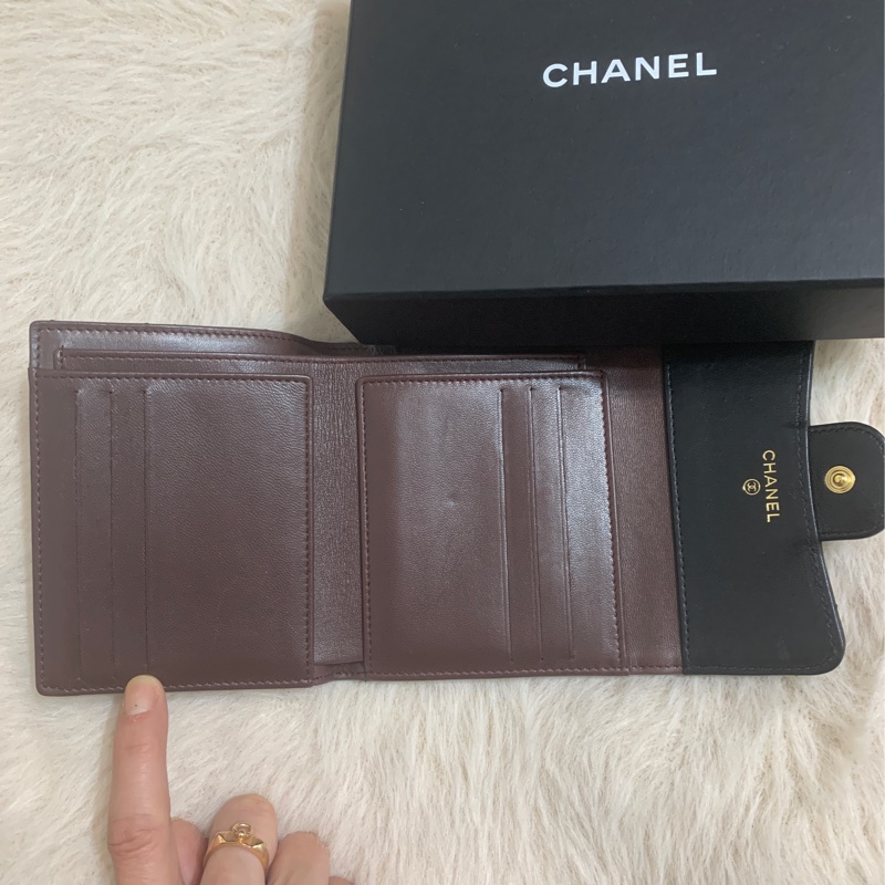 Chanel黑金三折短夾-17