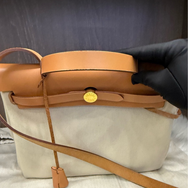 98新Hermes愛馬仕 Herbag31 金棕/自然色牛皮拼8L冰川白帆布銀扣外縫  輕微使用痕跡-8