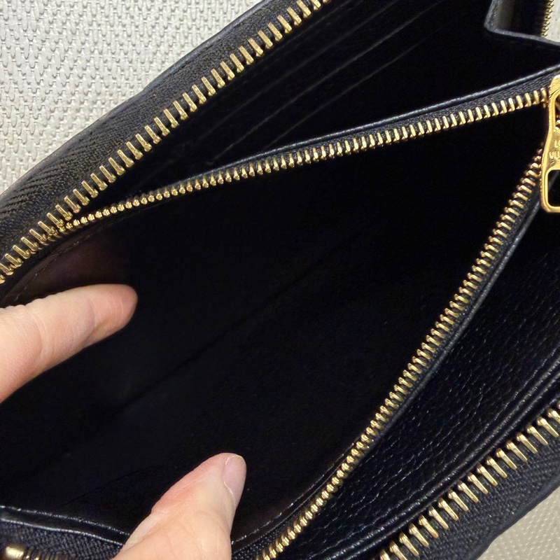 LV 黑牛皮壓紋金釦ㄇ拉12卡長夾M61864-12