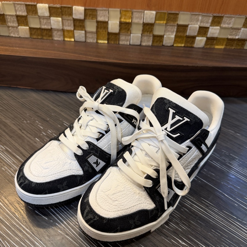 LV 白牛皮壓紋黑灰丹寧Trainer運動鞋1A9JG9-0