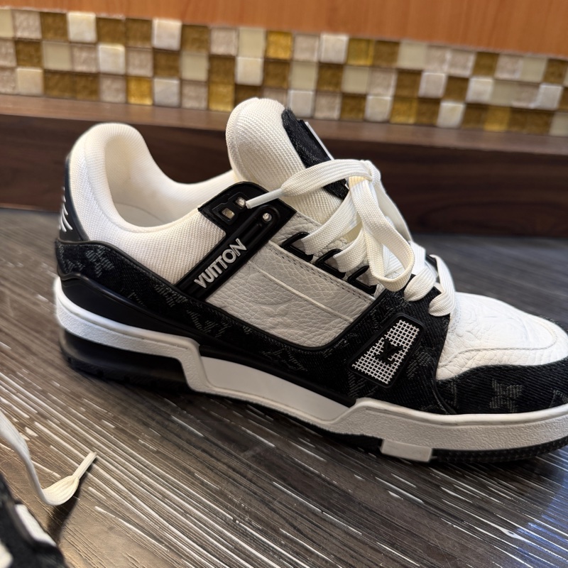 LV 白牛皮壓紋黑灰丹寧Trainer運動鞋1A9JG9-3