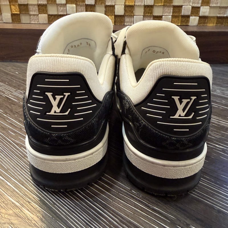 LV 白牛皮壓紋黑灰丹寧Trainer運動鞋1A9JG9-4