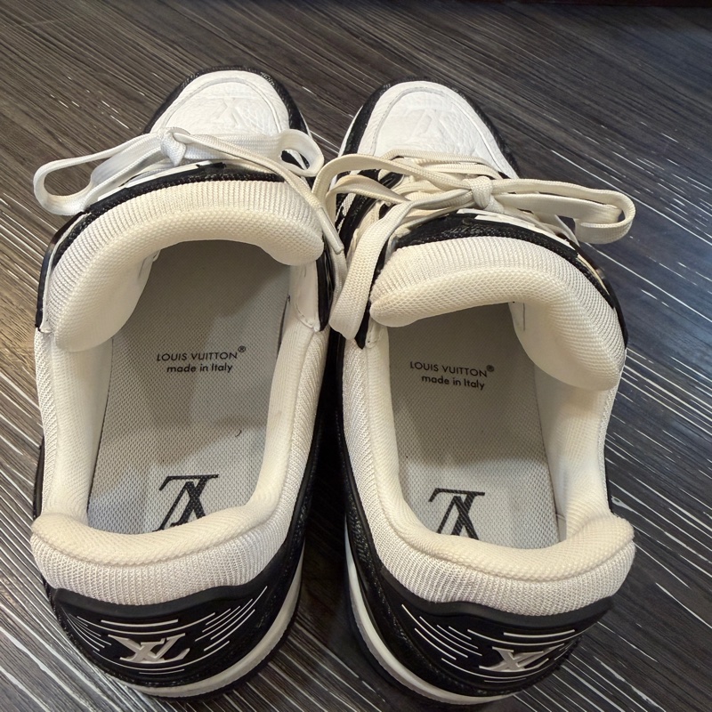 LV 白牛皮壓紋黑灰丹寧Trainer運動鞋1A9JG9-5