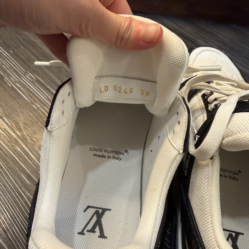 LV 白牛皮壓紋黑灰丹寧Trainer運動鞋1A9JG9-6