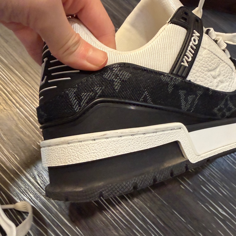 LV 白牛皮壓紋黑灰丹寧Trainer運動鞋1A9JG9-10