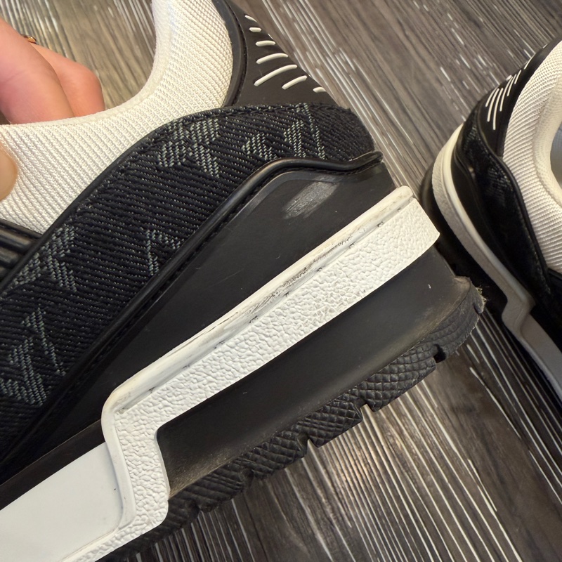 LV 白牛皮壓紋黑灰丹寧Trainer運動鞋1A9JG9-11