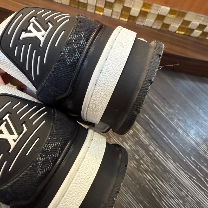 LV 白牛皮壓紋黑灰丹寧Trainer運動鞋1A9JG9-12