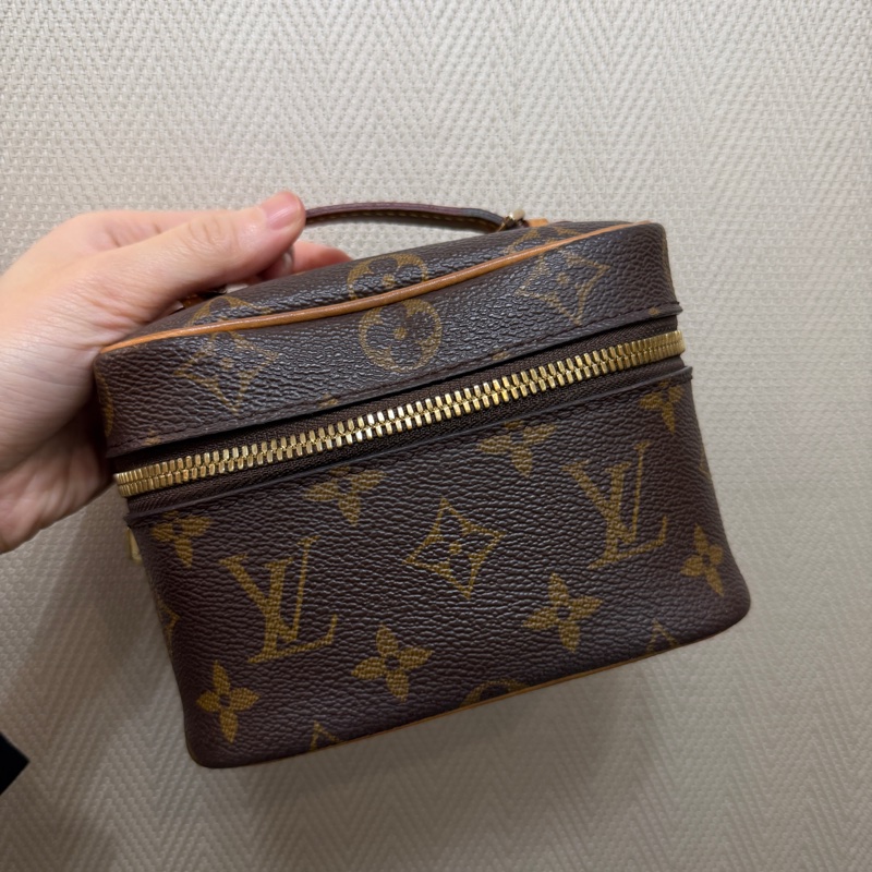 LV 原花金釦nice nano手提化妝包M44936-0