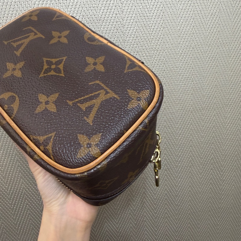LV 原花金釦nice nano手提化妝包M44936-9