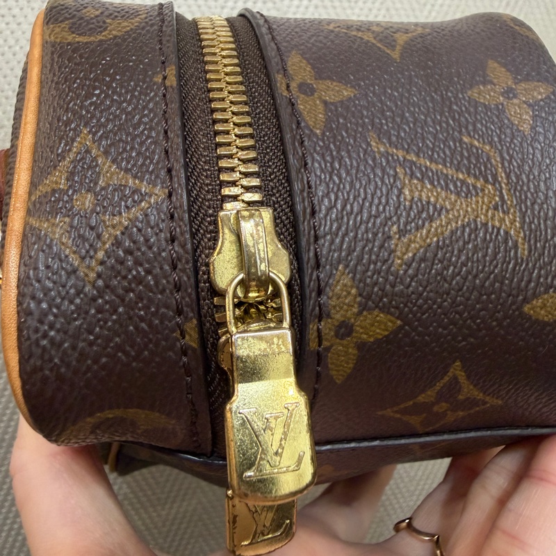 LV 原花金釦nice nano手提化妝包M44936-15