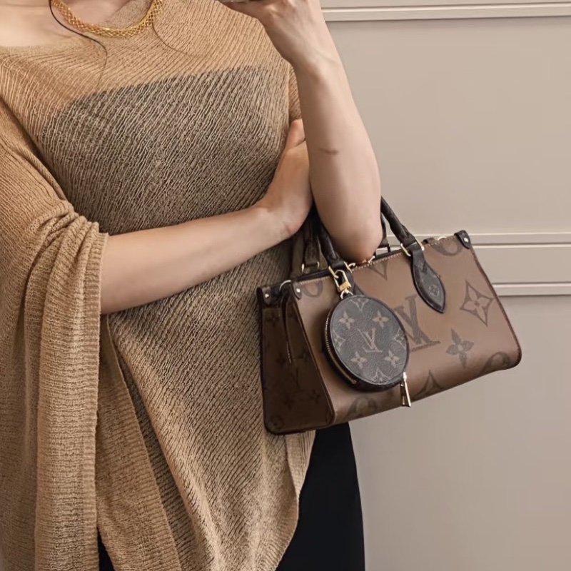 莉亞精品♡ Lv On the go 拼色橫版 二手美包-1