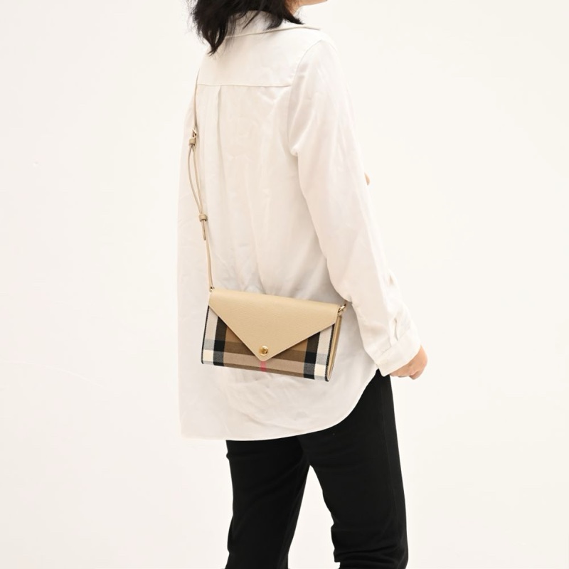 激甜價閒置新品✨ BURBERRY 巴寶莉 WOC 經典棉麻格紋牛皮拼接多卡式翻蓋斜背包-2
