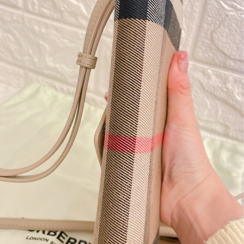 激甜價閒置新品✨ BURBERRY 巴寶莉 WOC 經典棉麻格紋牛皮拼接多卡式翻蓋斜背包-7
