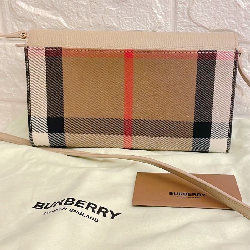 激甜價閒置新品✨ BURBERRY 巴寶莉 WOC 經典棉麻格紋牛皮拼接多卡式翻蓋斜背包-13