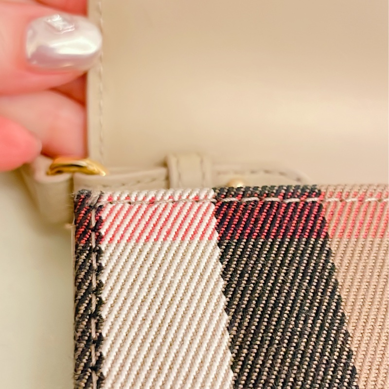 激甜價閒置新品✨ BURBERRY 巴寶莉 WOC 經典棉麻格紋牛皮拼接多卡式翻蓋斜背包-17