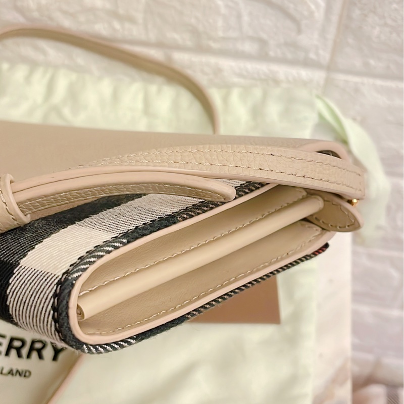 激甜價閒置新品✨ BURBERRY 巴寶莉 WOC 經典棉麻格紋牛皮拼接多卡式翻蓋斜背包-19