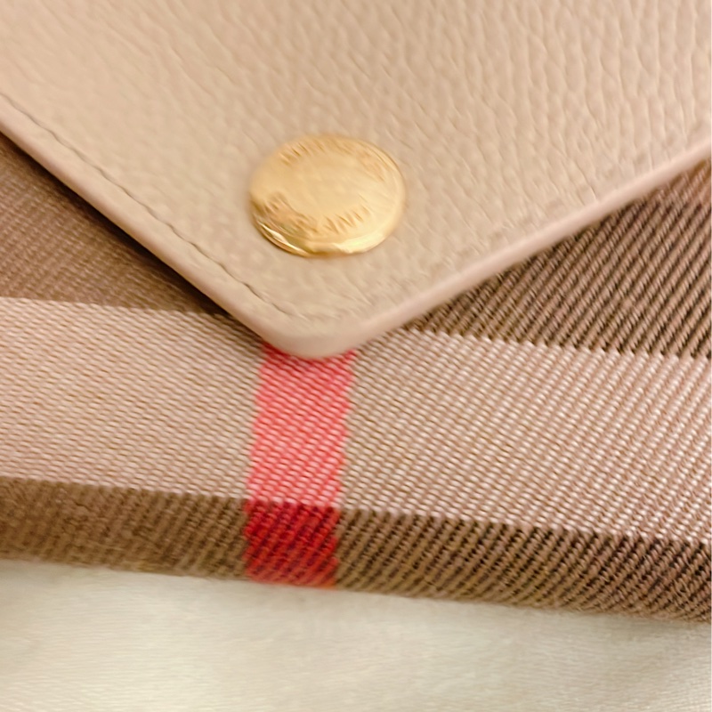 激甜價閒置新品✨ BURBERRY 巴寶莉 WOC 經典棉麻格紋牛皮拼接多卡式翻蓋斜背包-20