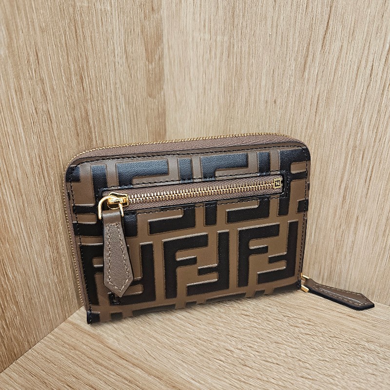 [品況優,經典款甜價出☺️] Fendi FF Diamonds金釦浮雕拉鏈短夾-1