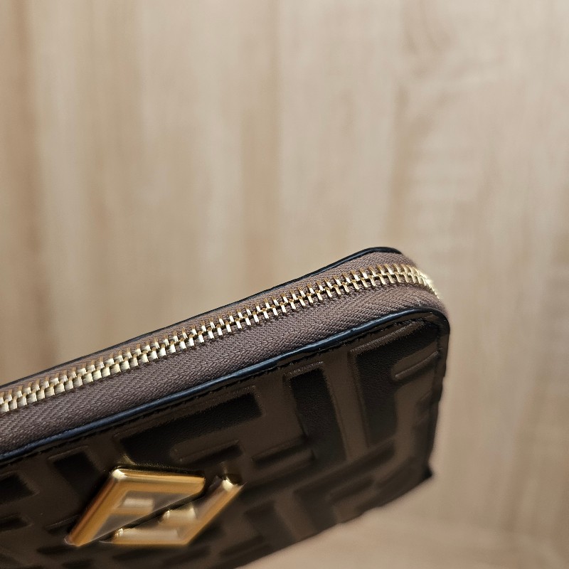 [品況優,經典款甜價出☺️] Fendi FF Diamonds金釦浮雕拉鏈短夾-4