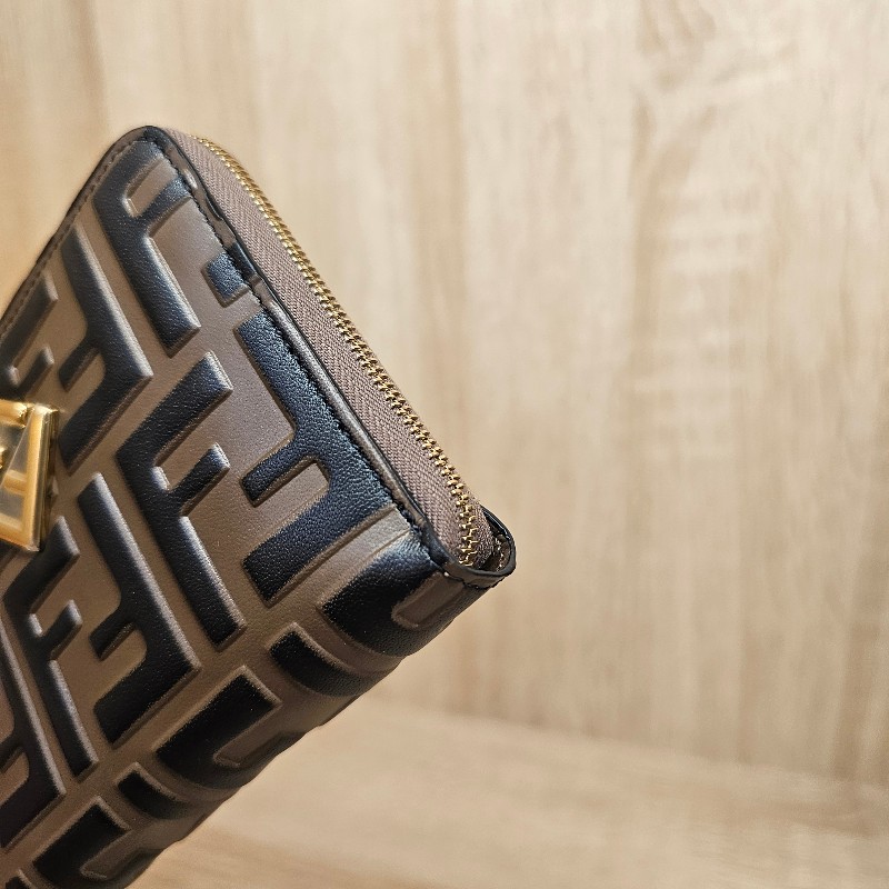 [品況優,經典款甜價出☺️] Fendi FF Diamonds金釦浮雕拉鏈短夾-5