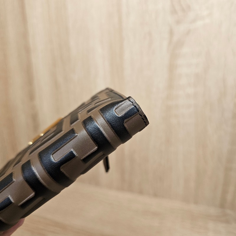 [品況優,經典款甜價出☺️] Fendi FF Diamonds金釦浮雕拉鏈短夾-6