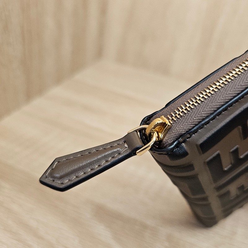 [品況優,經典款甜價出☺️] Fendi FF Diamonds金釦浮雕拉鏈短夾-7