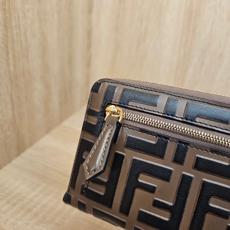 [品況優,經典款甜價出☺️] Fendi FF Diamonds金釦浮雕拉鏈短夾-8