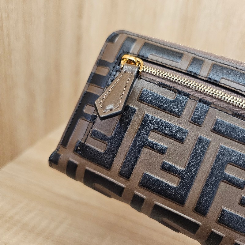 [品況優,經典款甜價出☺️] Fendi FF Diamonds金釦浮雕拉鏈短夾-9