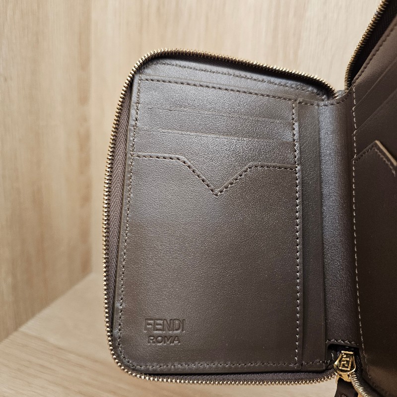 [品況優,經典款甜價出☺️] Fendi FF Diamonds金釦浮雕拉鏈短夾-13