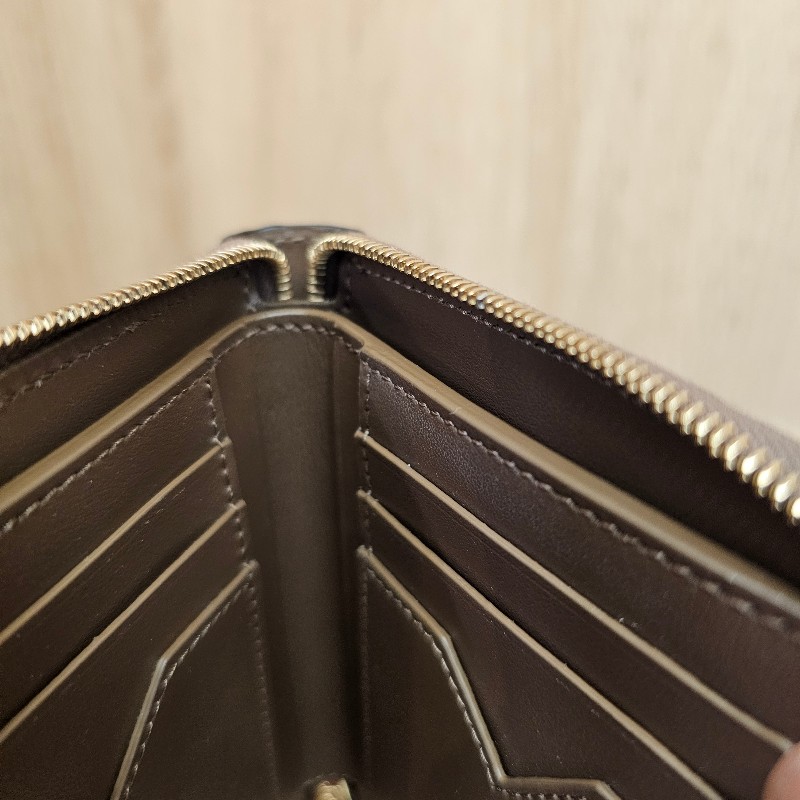 [品況優,經典款甜價出☺️] Fendi FF Diamonds金釦浮雕拉鏈短夾-16