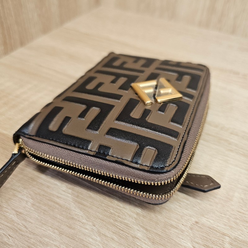 [品況優,經典款甜價出☺️] Fendi FF Diamonds金釦浮雕拉鏈短夾-18