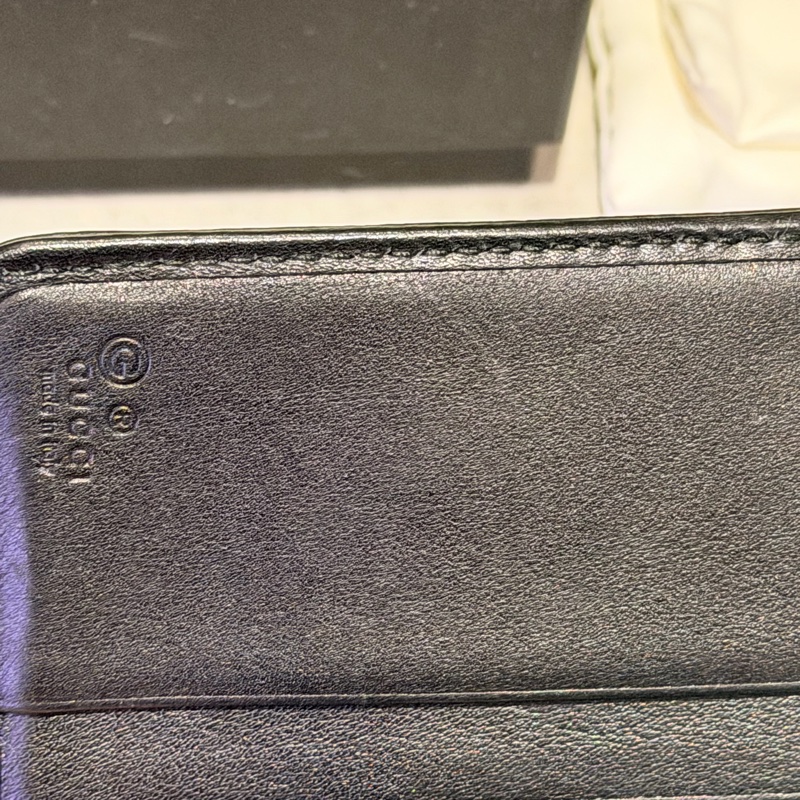 經典不敗|Gucci Guccissima 黑色牛皮拉鍊短夾(附原廠盒裝、防塵袋)-16