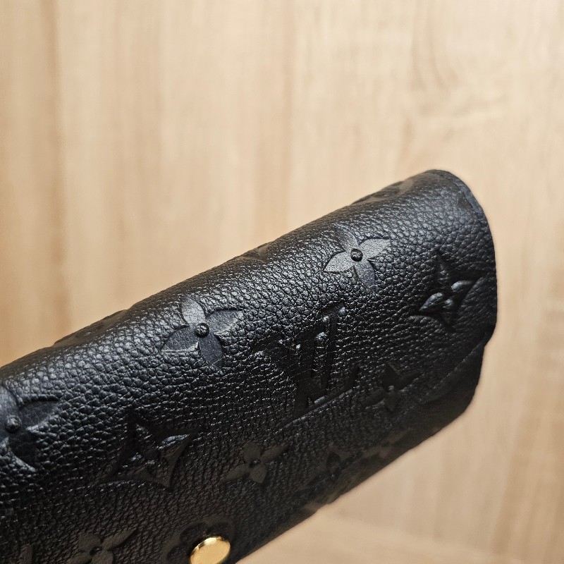 [品況新 經典LV長夾❣️] LV黑牛皮壓紋金釦Sarah信封長夾-5